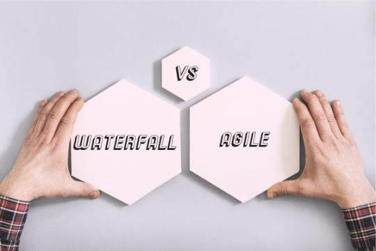 So sánh phương pháp Waterfall và Agile